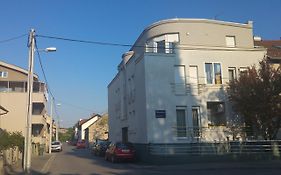 Old Clock Apartment
